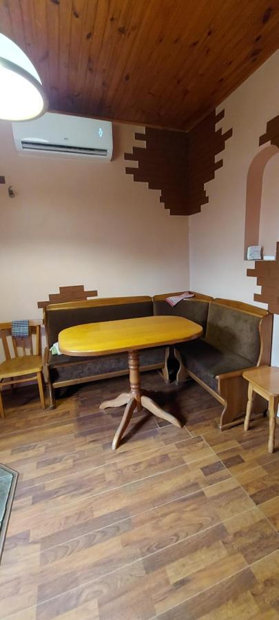 Holiday Home At Fedkovycha St. Киев Екстериор снимка